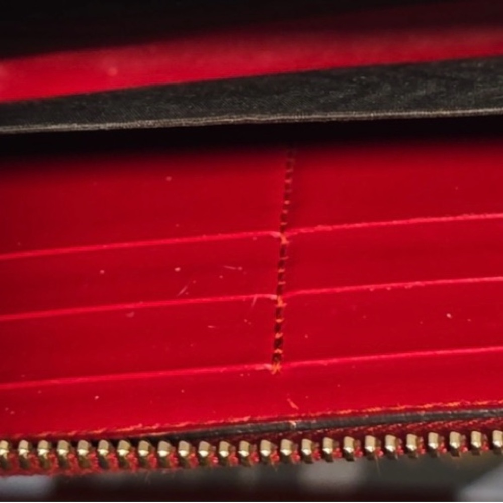 Gucci red Authentic wallet LS - Picture 8 of 9